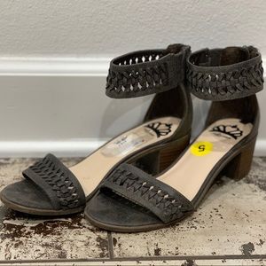 Fergalicious by Fergie grey heeled sandals !